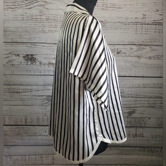 Vintage Victoria's Secret Black and White Stripe Top - medium - Picture 8 of 10